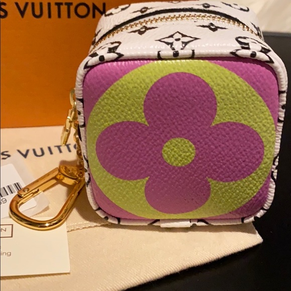 💕  Louis Vuitton Giant Monogram Cube Coin Purse💕 - Picture 4 of 12